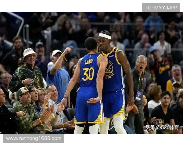 勇士与火箭激战三月二十九场面火爆球迷热情高涨 勇士与火箭激战三月二十九场面火爆球迷热情高涨