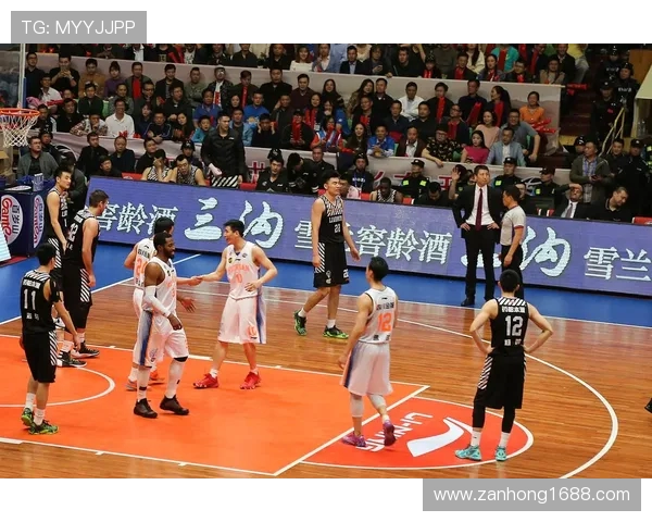 四川金强迎战强敌全力争胜期待精彩对决展现篮球魅力与团队精神