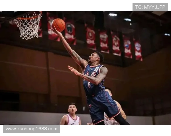 马尚布鲁克斯的篮球之路:从新秀到明星的奋斗与荣耀